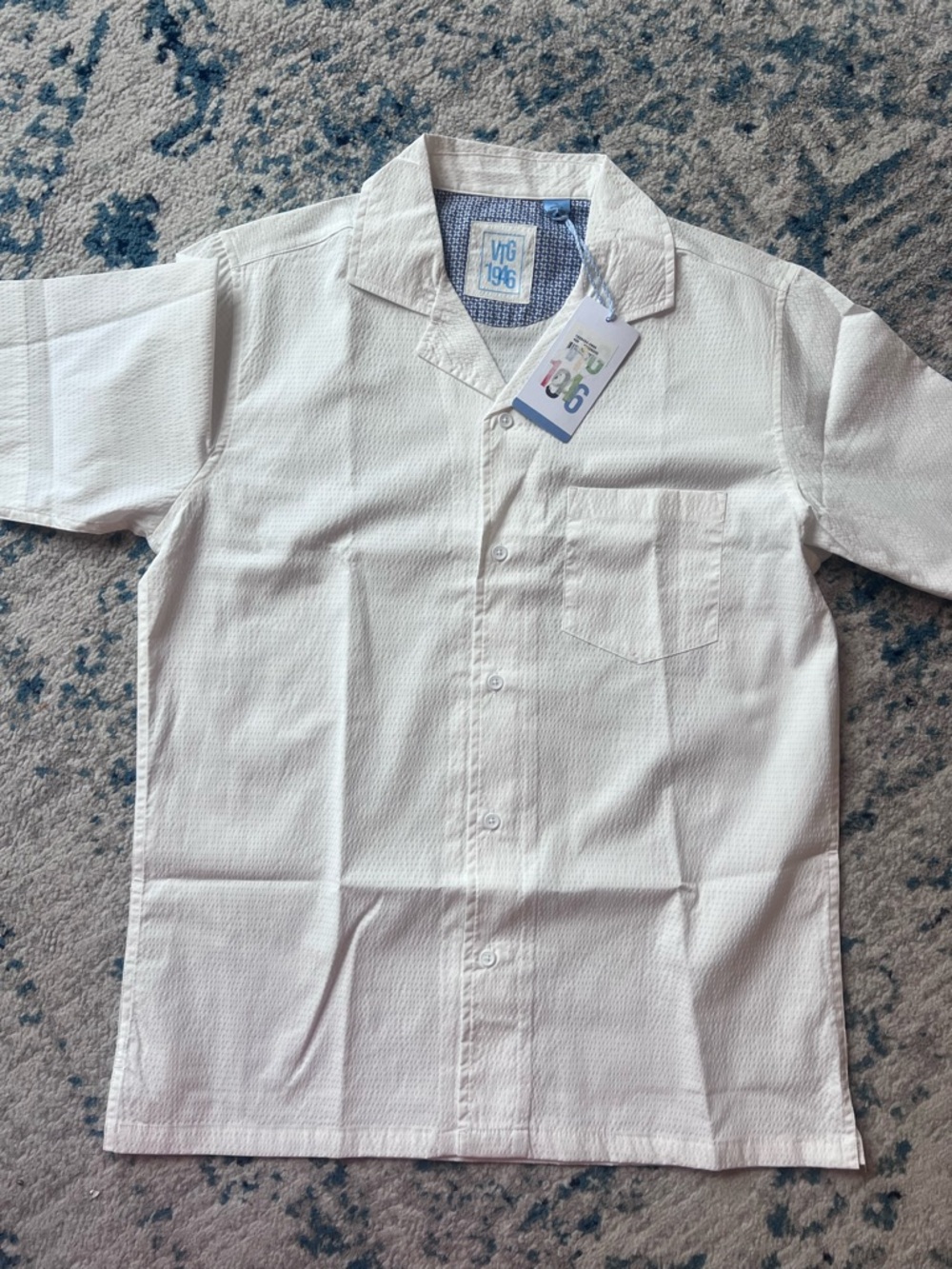 Short Sleeve Button-Down Shirt in Off-White